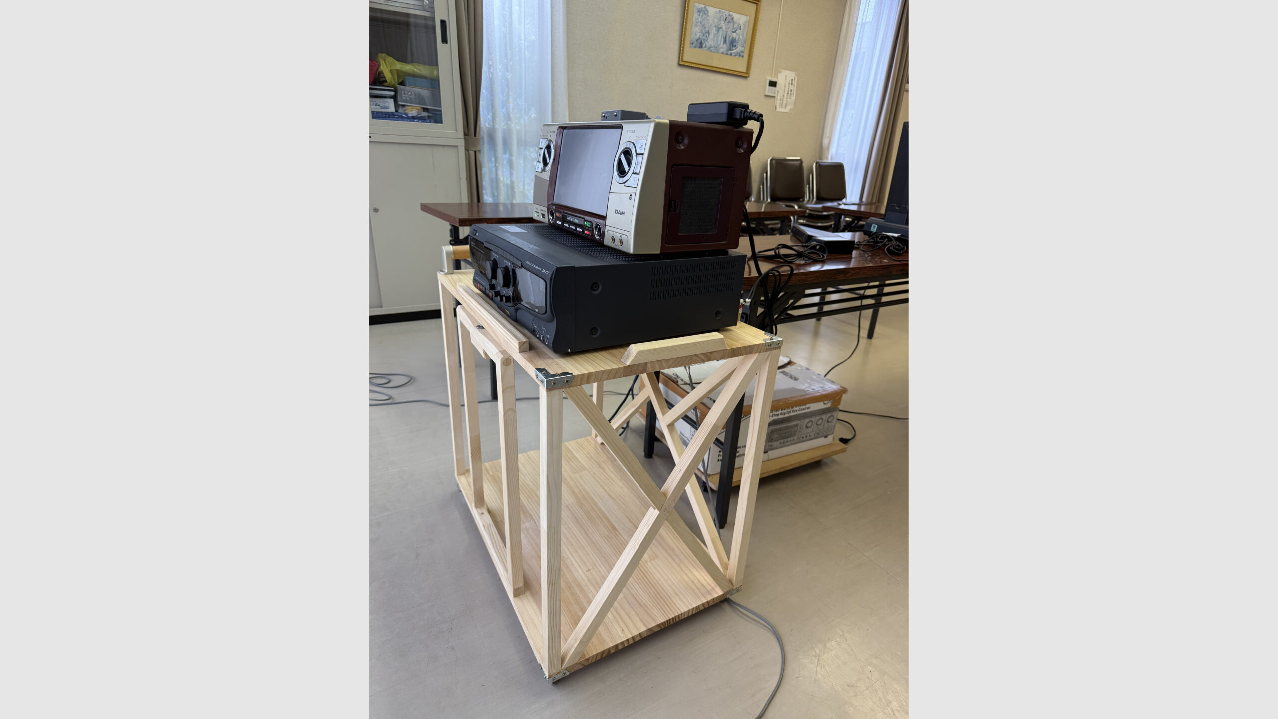 カラオケ機材専用の造作オーディオ棚を製作・設置